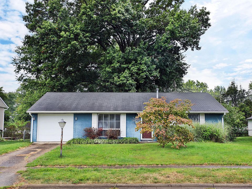 1st image of 221 Imperial Dr