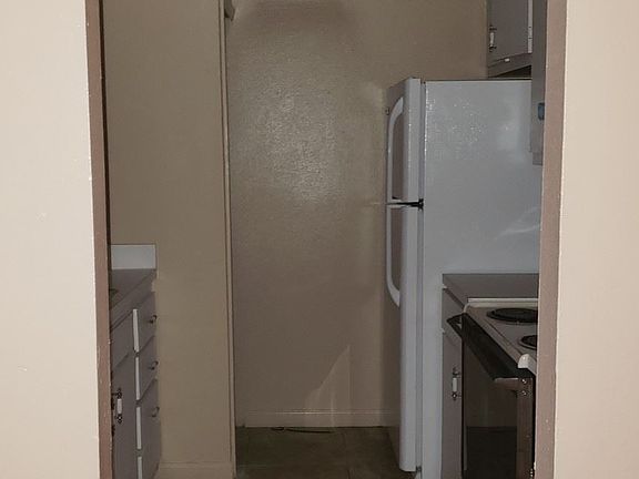 3rd image of 808 Sky Lake Cir APT C