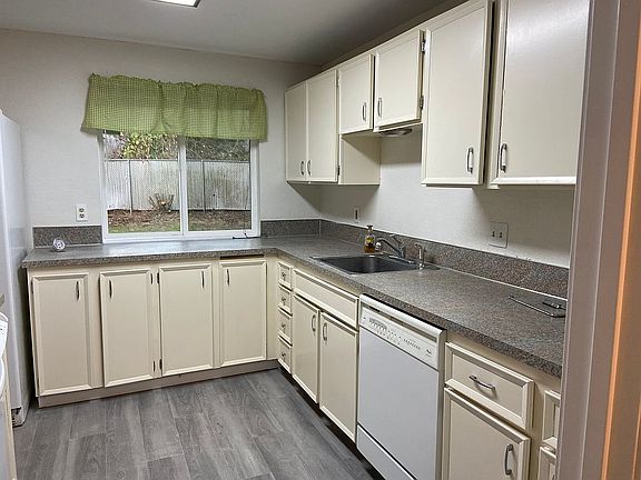 3rd image of 6410 Alder Glen Dr SE