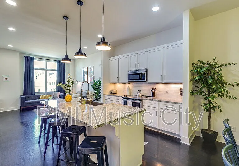 1027 Wedgewood Ave — Photo 5