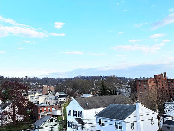 4th image of 166 Cortlandt St #2W