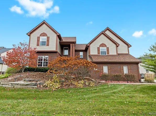 8599 Hummingbird Dr, Commerce Township, MI 48382