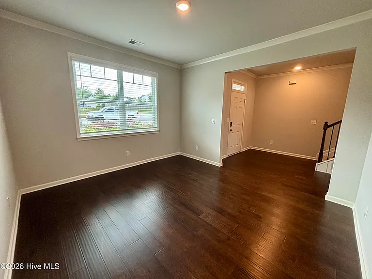 240 Callahan Dr — Photo 3