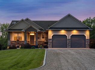 302 90th St NE, Monticello, MN 55362