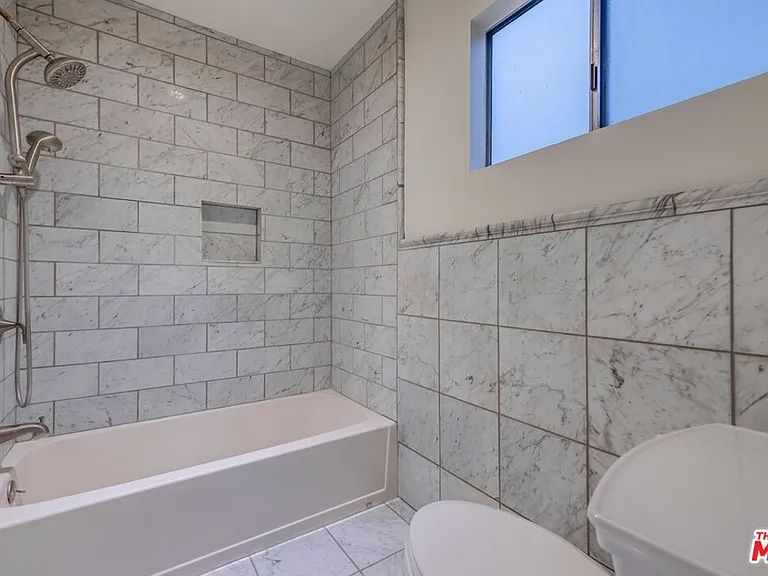 1077 W Kensington Rd #3 — Photo 50