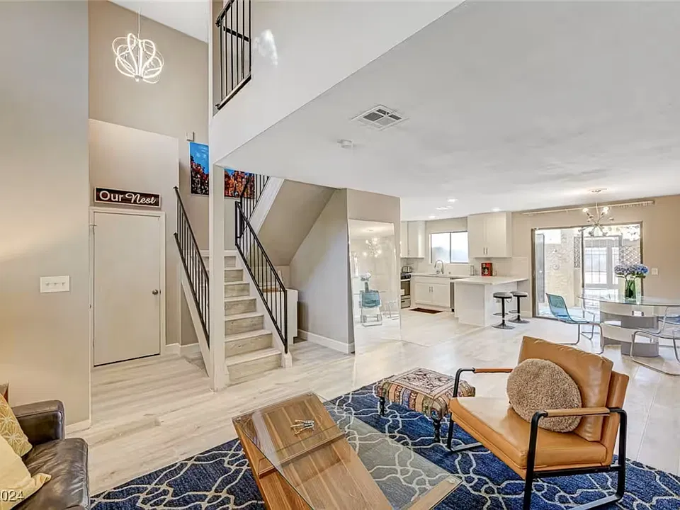 3933 S Torrey Pines Dr