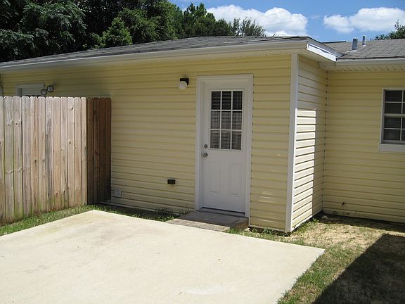 2nd image of 1000 Pineview Blvd Unit A