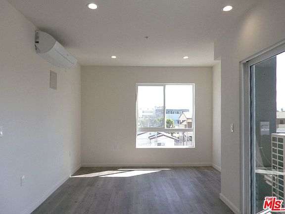 5th image of 1019 S Catalina St #404