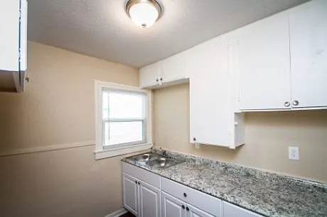 936 Poinsettia St — Photo 14