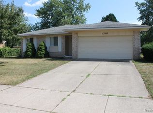 23745 Trail Ridge Dr, Brownstown, MI 48174