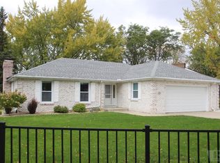 4 Lakeview Dr, Mason City, IA 50401