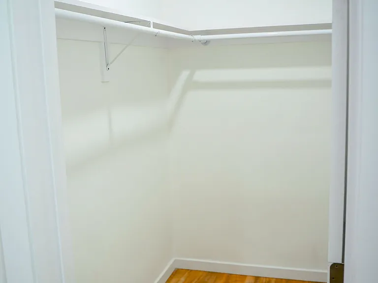 629 W Hillsdale St — Photo 24