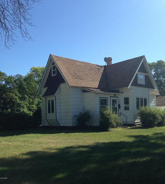 703 E Maple St, Sisseton, SD 57262 | Zillow