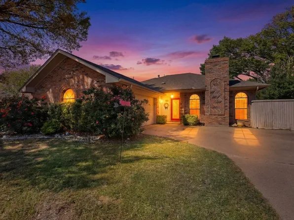 2212 Oak Bluff Dr, Flower Mound, TX 75028