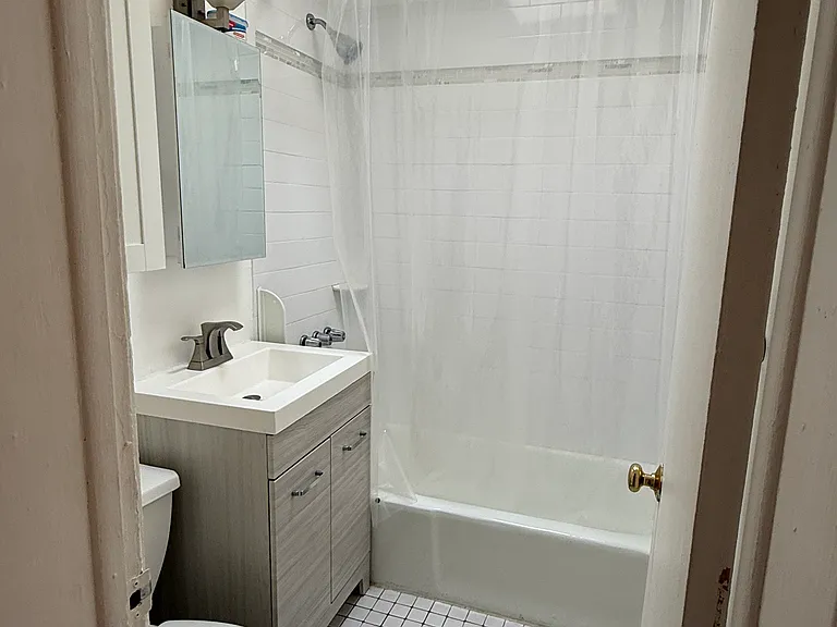 429 Clermont Ave #4 — Photo 5