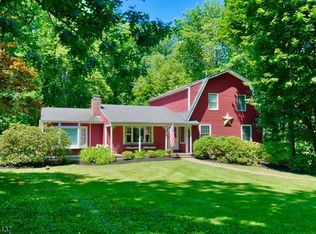 89 Hillside Rd, Chester, NJ 07930