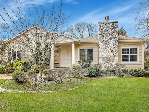 421 Links Drive #141, North Hills, NY 11576