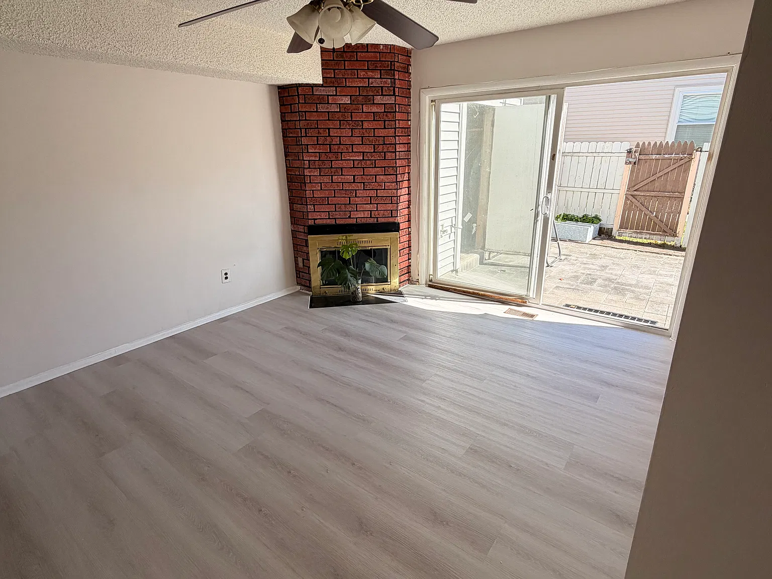 4 bed, 2.5 bath, 1665 sqft, $3,600 — Photo 4