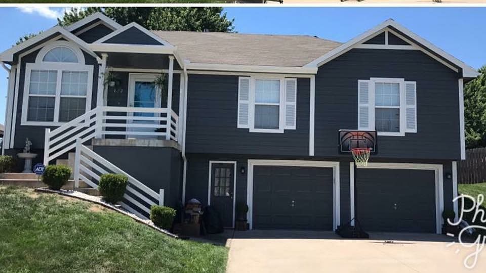 1st image of 852 SW Country Hill Dr