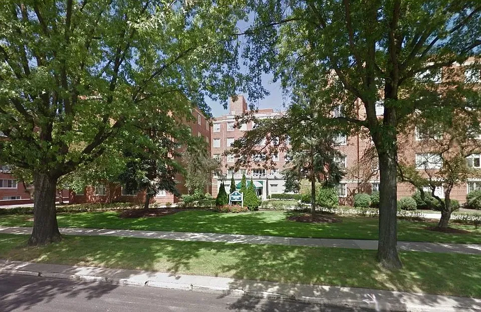 19425 Van Aken Blvd #201
