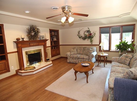 5th image of 16401 Beverly Ave