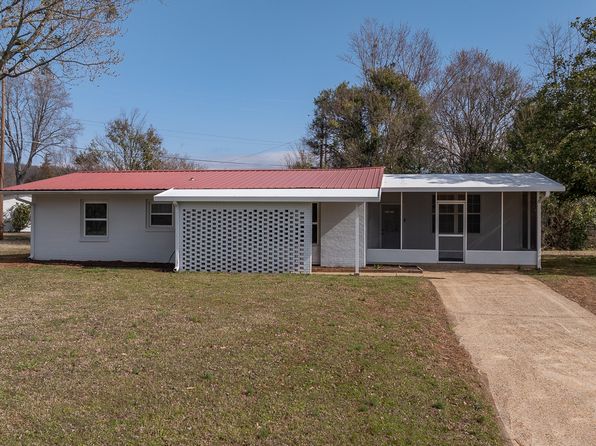 1701 Wakefield Dr NE