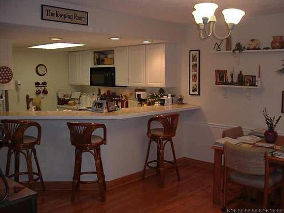 5th image of 8126 N Foxchase Cir