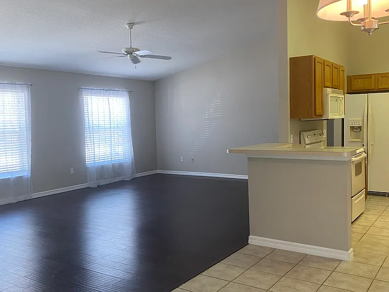 4492 Adelaide Ave — Photo 4