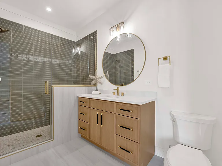 5630 N Broadway St #2E — Photo 12