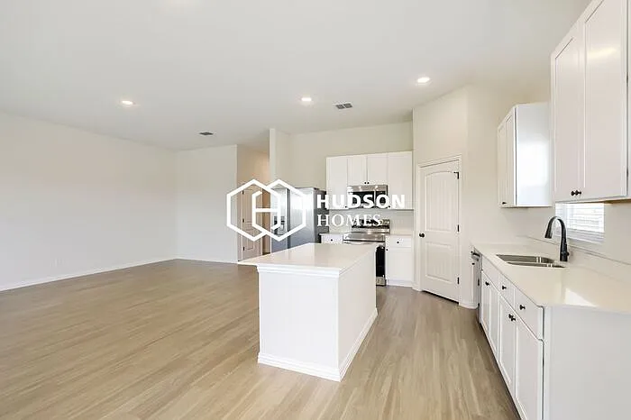 4 bed, 2.0 bath, 1763 sqft, $1,639 — Photo 3