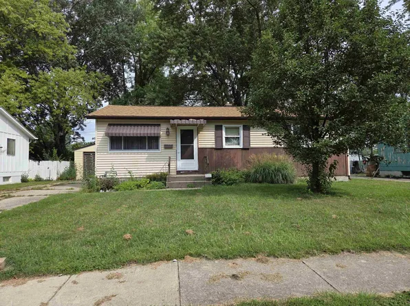 1010 Kingsley Dr, Machesney Park, IL 61115