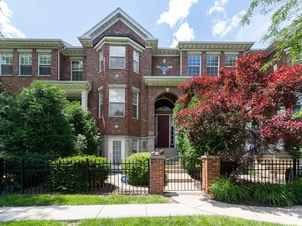 924 Shandrew Dr, Naperville, IL 60540