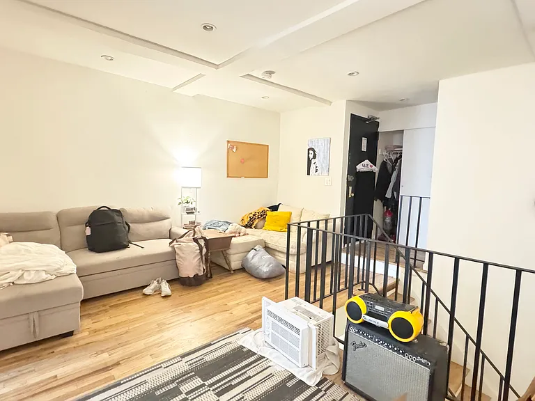 205 2nd Ave #1A — Photo 1