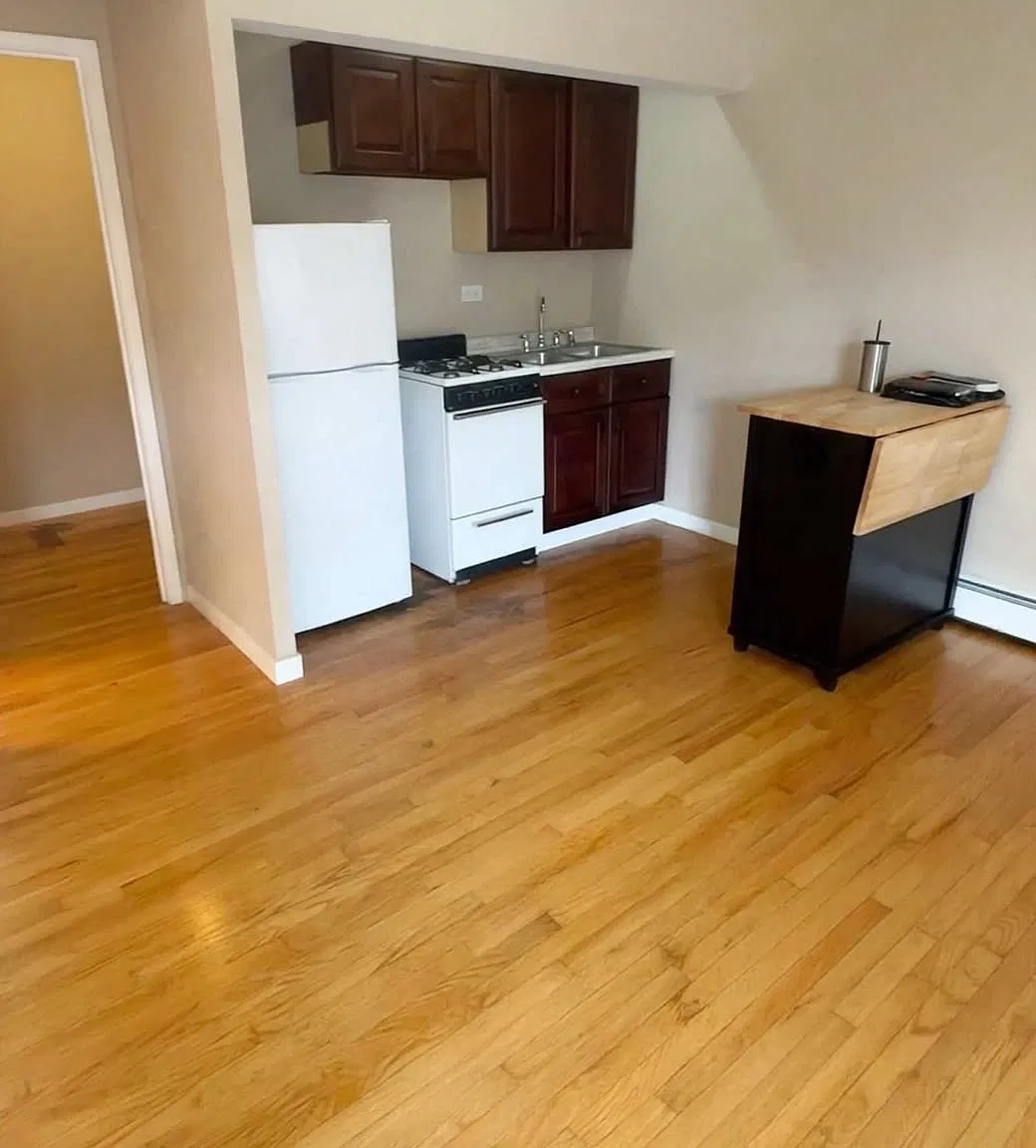 Studio, $995 — Photo 1