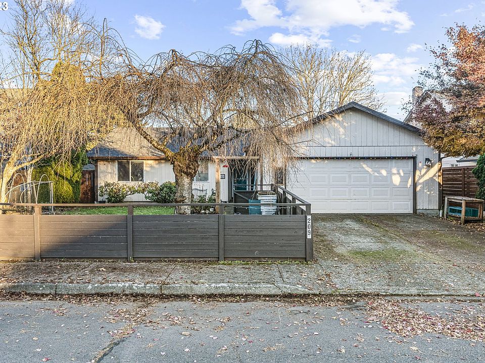1st image of 209 NE 158th Ave