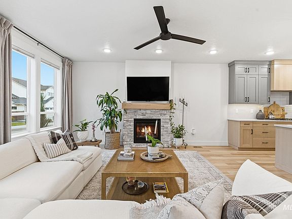 5th image of 2563 S New Haven Ln