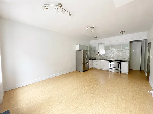 Rented by Pear NYC LLC | media 18