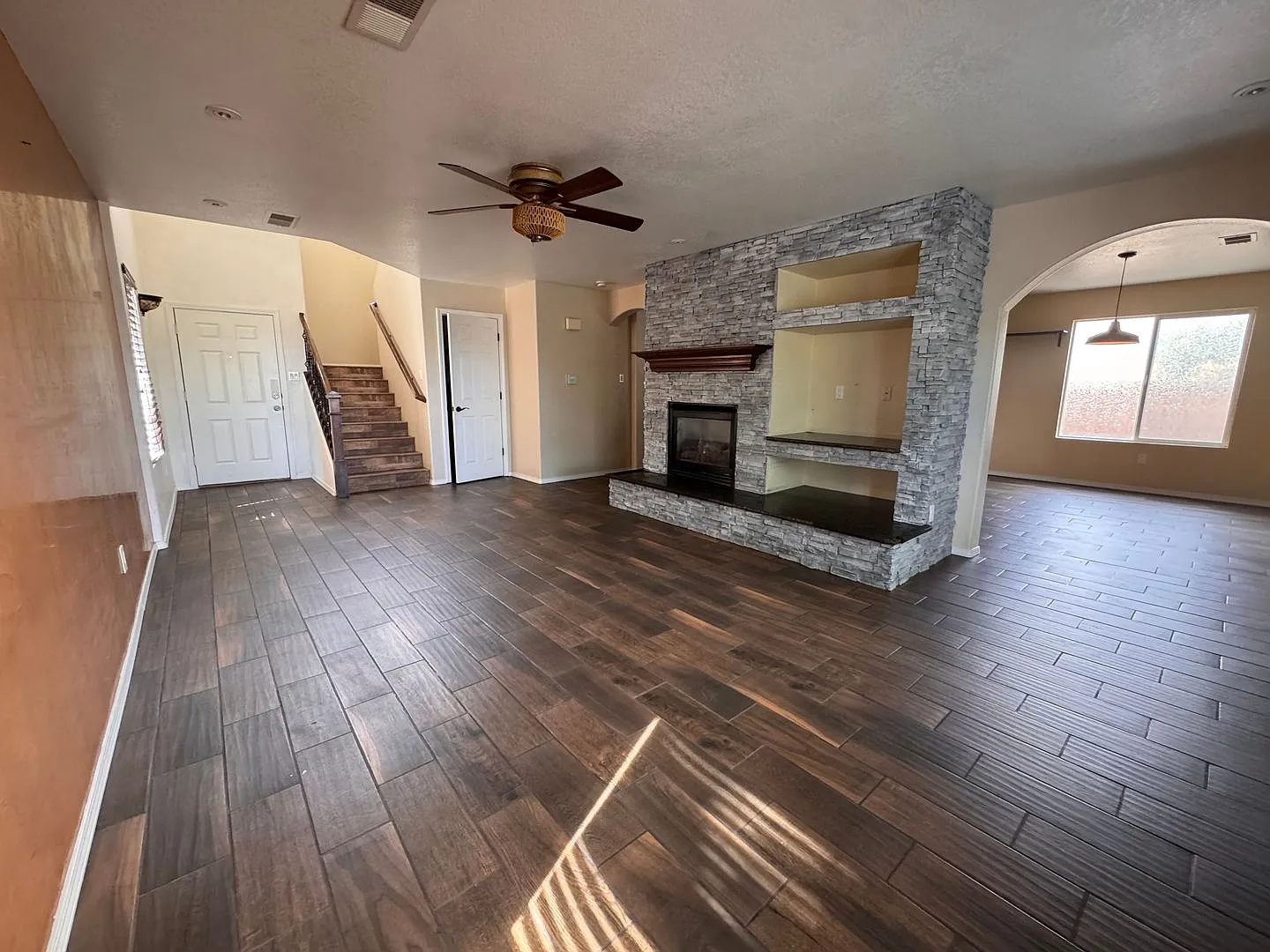 Gated community, 4 bedroom, 2.5 bath. — Photo 4