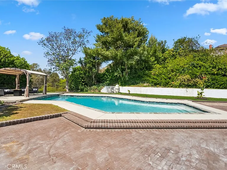24291 Los Serranos Dr — Photo 22
