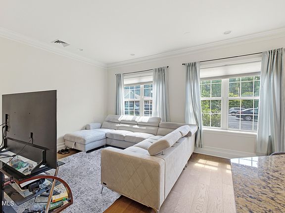 5th image of 73 Saratoga Road APT 11