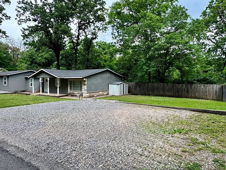 Creek Dr — Photo 17