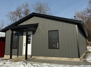 110 S 3rd St, Mitchell, IN 47446