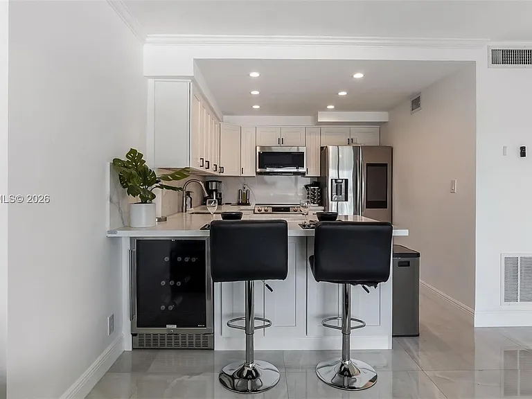 2900 NE 30th St #F7 — Photo 11