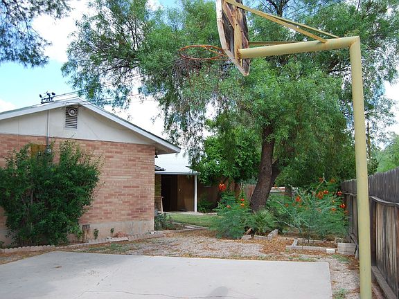 Rear Yd/Backetball Court