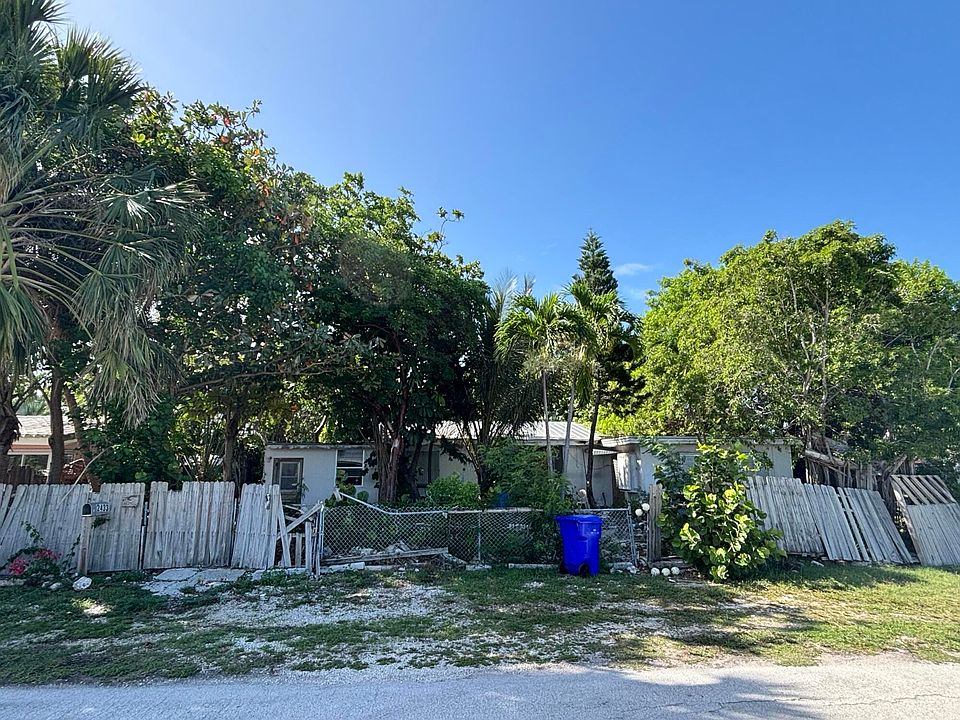 1st image of 2433 Linda Ave