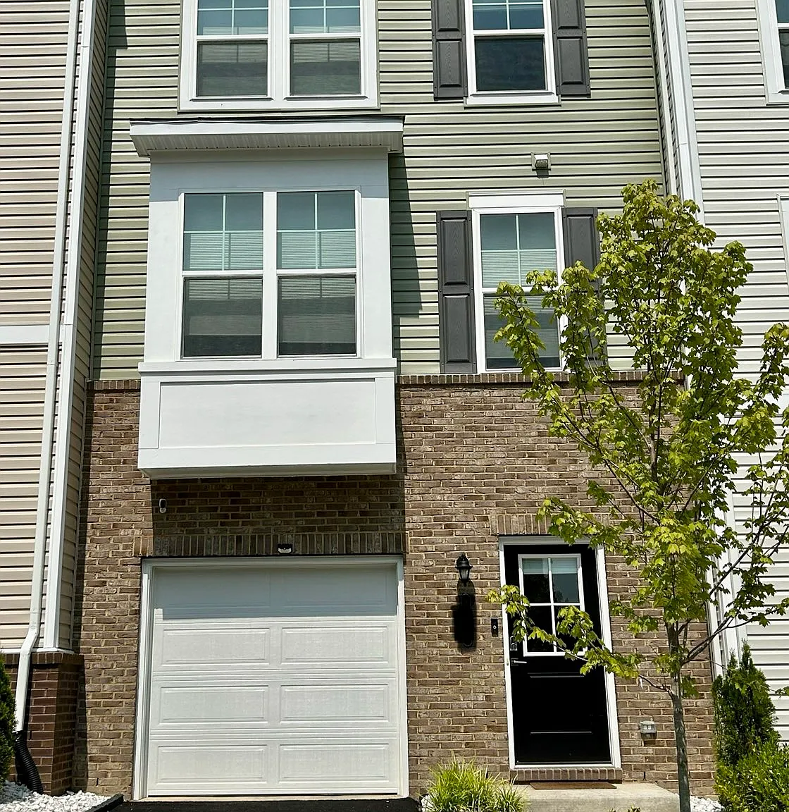 4 bed, 3.5 bath, 2358 sqft, $3,000 — Photo 1