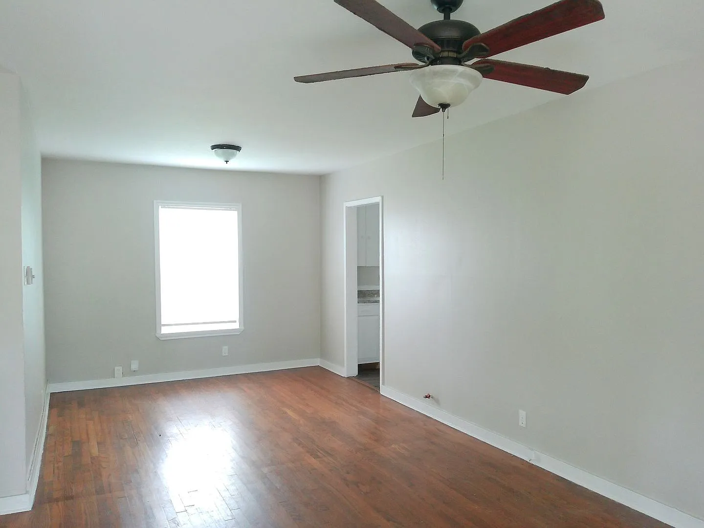 2837 Sarita - 2/Bed 1/Bath - $1295/month — Photo 2