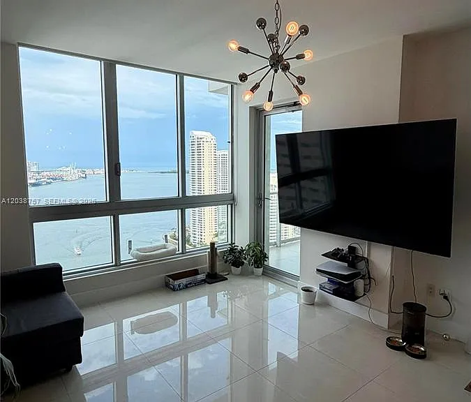 300 S Biscayne Blvd #3 — Photo 1