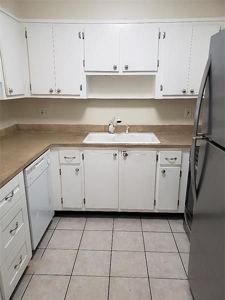 1st image of 411 SE 8th St APT 231