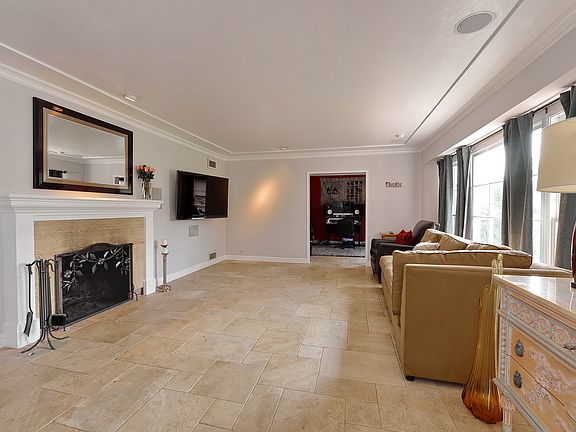 3rd image of 1842 Oakwood Ave
